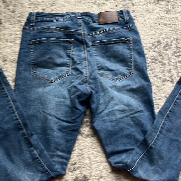 Lucky Brand Highrise Bella Jeans - Picture 3 of 4